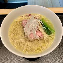 超淡麗シークァーサー塩らーめん（写真）＋【限定】伊吹煮干し白絞りらーめん