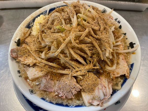 「らーめん +豚 +魚粉」@オリジナル極太麺 らーめん天の写真