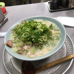 豚骨ラーメン