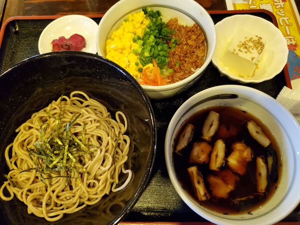 「つけそばと鶏そぼろ二色丼」@備長扇屋 横浜関内店の写真