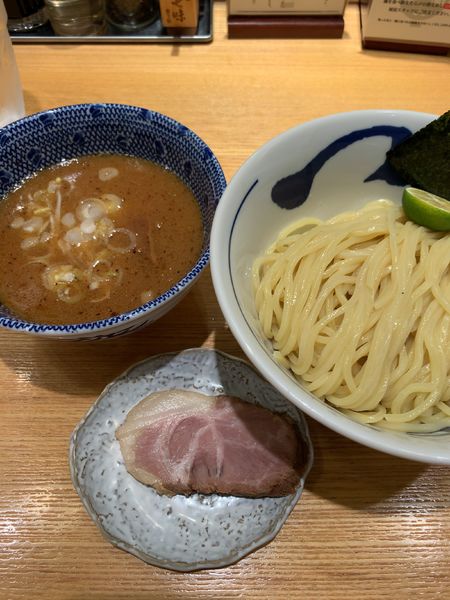 「濃厚つけ麺（950円）+チャーシュー（100円）」@つじ田 Otemachi One店の写真