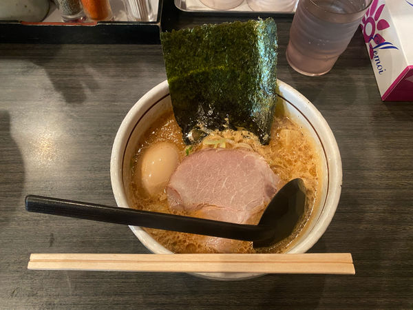「醤油らーめん」@北海道らーめん奥原流 久楽 EQUiA北千住店の写真