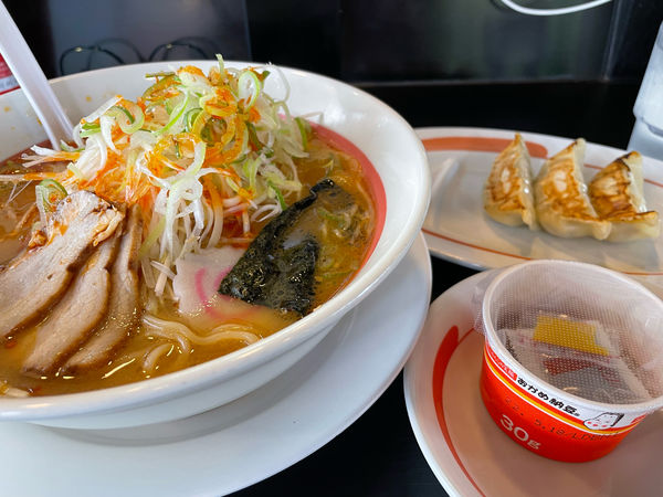 「期間限定の納豆味噌らーめん490円、千切りネギ120円、餃子3個」@幸楽苑 水戸50号バイパス店の写真