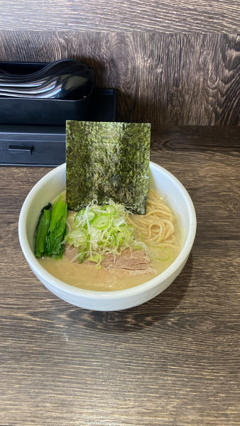 「鶏そば(白湯)」@オタクが作るラーメンは異世界でも通用するらしい。の写真