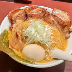 こて味噌ら～めん（炙りチャーシュー＋味玉）