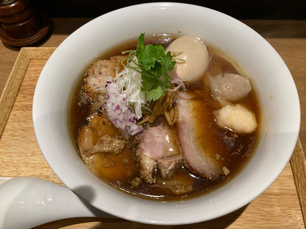 「特製醤油らーめん」@らぁ麺や 嶋の写真