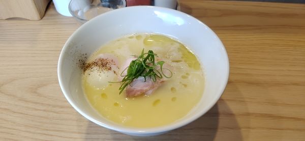 「白トリュフオイル香る鶏白湯麺」@らーめんMAIKAGURAの写真