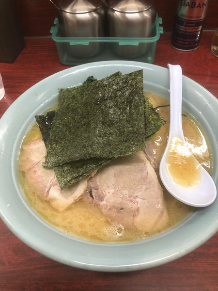 「チャーシュー麺中盛、硬め濃いめ」@矢口家 平塚店の写真