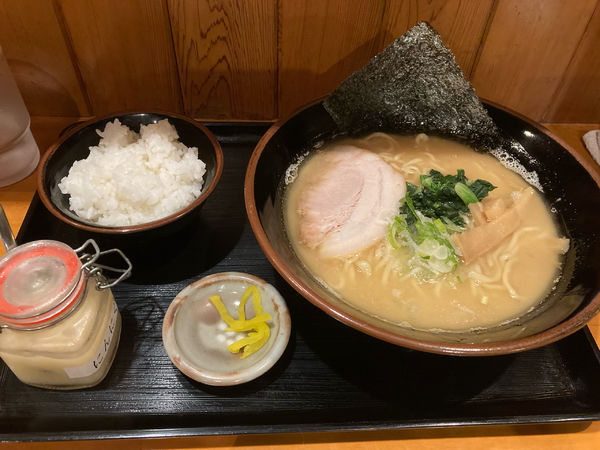 「醤油とんこつらーめん+小ライス」@麺処 むぎ家の写真