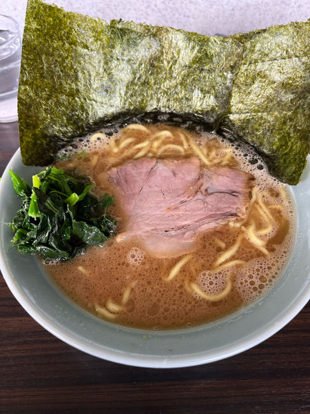 「ラーメン並、硬め濃いめ」@豚骨ラーメン ずいずいの写真