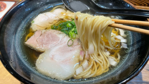 「あっさりの紫」@らーめん銕 本店の写真