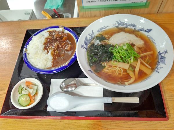 「カレー醤油ラーメンセット(並盛)850円」@おれんぢの写真