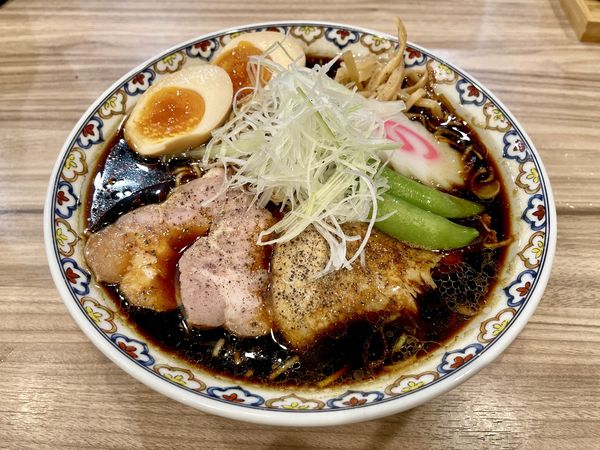 「サッポロラガービール赤星 → 特製ブラック 細麺大盛 →辛玉」@くじら食堂 nonowa東小金井店の写真