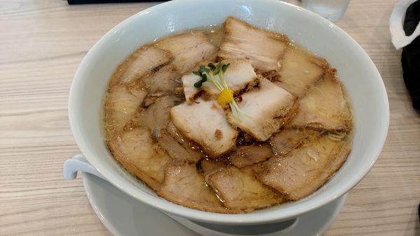 「会津地鶏と帆立の塩チャーシュー麺　900円」@うえんで 喜多方店の写真