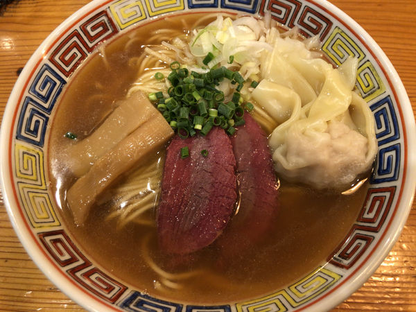 「馬肉ラーメン＋ドデカワンタン＋替え玉」@麺堂にしき 新宿歌舞伎町店の写真
