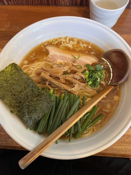 「醤油ネギラーメン大盛り+チャーシューごはん」@麺や 八雲の写真
