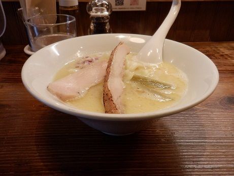 「純白湯ラーメン」@下北ボーンの写真