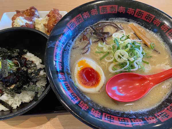 「「あ」味玉ラーメン＋焼豚丼＋タルタルソース唐揚げ：820＋2」@ラーメン工房 あ 宝塚店の写真