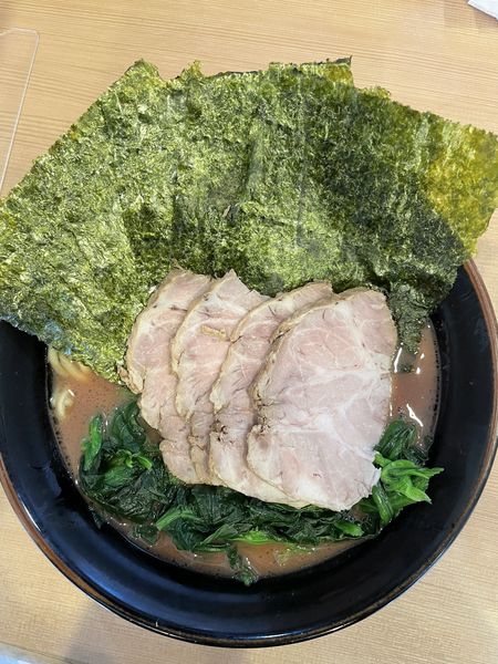 「チャーシューメン＋海苔＋ほうれん草」@横浜家系らーめん 武道家 賢斗の写真