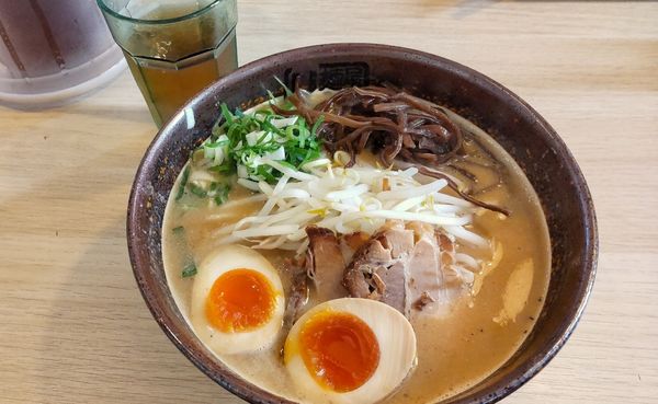 「味噌ラーメン味玉トッピング」@麺屋 やっとこ 町田木曽店の写真