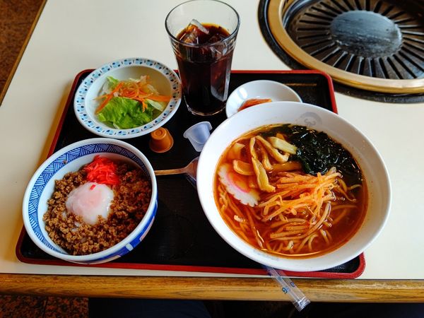 「日替ランチ(辛口もやしラーメン+温玉そぼろ丼)690円」@朝鮮飯店 玉村店の写真