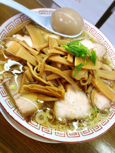 「チャーシューメン＋麺大盛＋味玉＋メンマ」@喜多方ラーメン新じまの写真