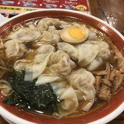 ワンタン麺（醤油）840円
