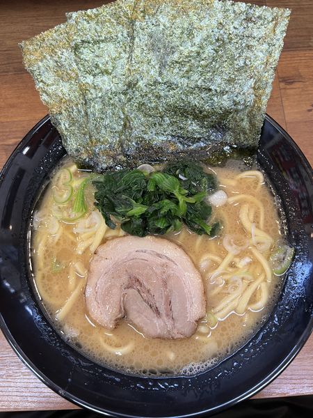 「醤油豚骨ラーメン690円」@横浜家系ラーメン 鶯家の写真