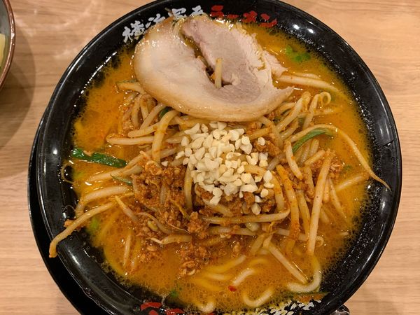 「赤鬼ラーメン　チャーシュー一枚」@横浜家系ラーメン 有楽家 共和店の写真
