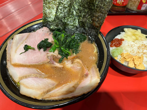 「チャーシューメン+チャーシュー2枚　ライス」@環2家 蒲田店の写真