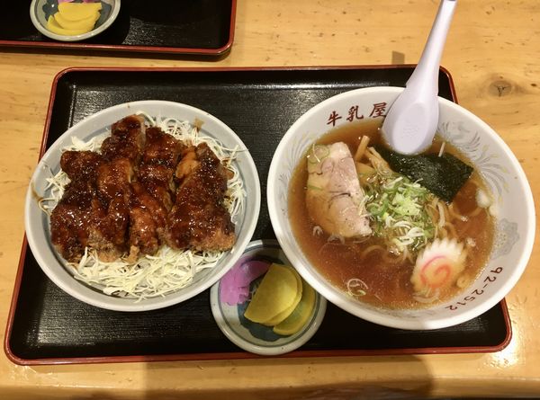 「ソースカツ丼＋半ラーメン(1350￥)」@牛乳屋食堂の写真