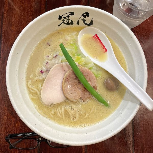 「純白湯らぁめん」@らぁめん冠尾 恵比寿西店の写真