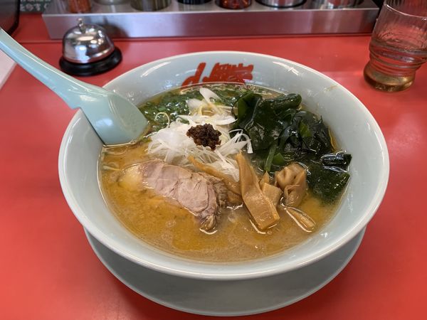 「海老しおらーめん（910円）」@ラーメン山岡家 千葉鎌ヶ谷店の写真