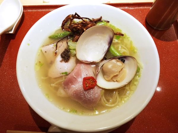 「【限定】桑名蛤と茸の潮そば　1380円」@麦と麺助 新梅田中津店の写真