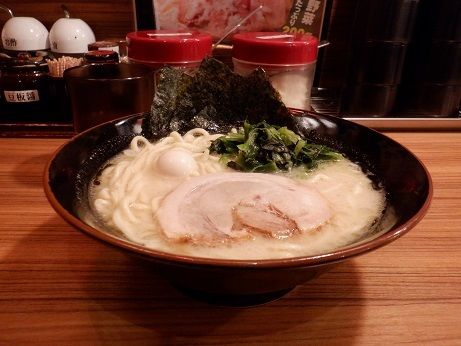 「ラーメン　塩　並」@横浜家系ラーメン 壱角家 西新宿本店の写真