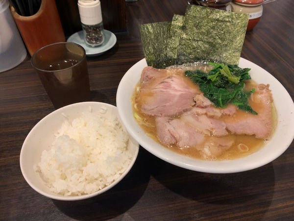 「ライトチャーシュー＋半ライス」@横浜らーめん 寿三家の写真