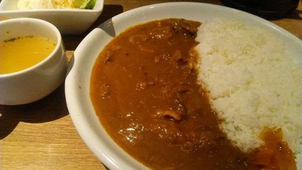 「ランチ 牛すじカレー 880円」@神田の肉バル RUMP CAP 田町店の写真
