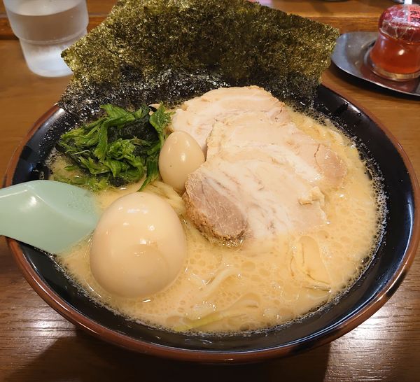 「オールスターラーメン並(930円)」@横浜家系ラーメンとりとんの写真