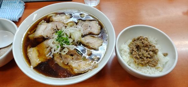 「チャーシューメン（濃口）大盛、生姜丼」@日陰の写真