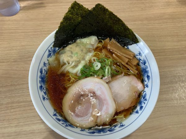 「ラーメン850円　枝豆と塩昆布ワンタン100円」@覆めん 花木の写真