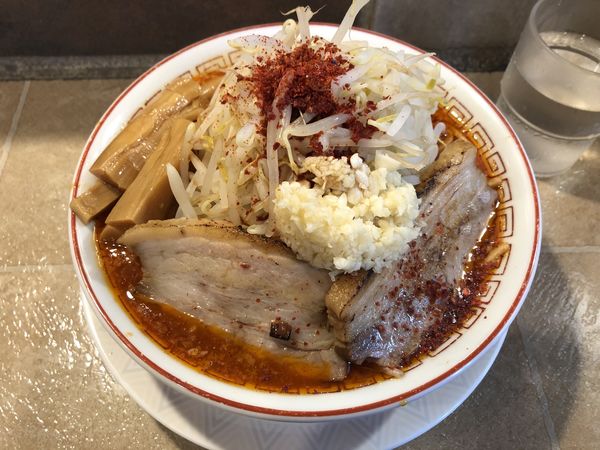 「【辛】マンモスラーメンニンニクメンマもやし」@泪橋 溝の口店の写真