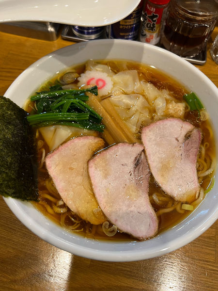 「ワンタン麺 (900円)」@白河中華そば こすがの写真