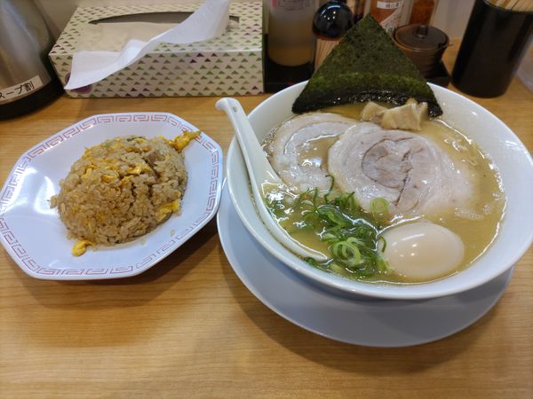 「特製鶏白湯ラーメン(大盛)·チャーシュー·チャーハン(小)」@麺屋 瑞風の写真