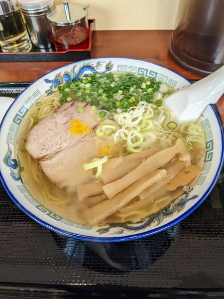 「ゆず塩ラーメン＋自家製焼餃子（３個入り）」@中華そば 平凡の写真