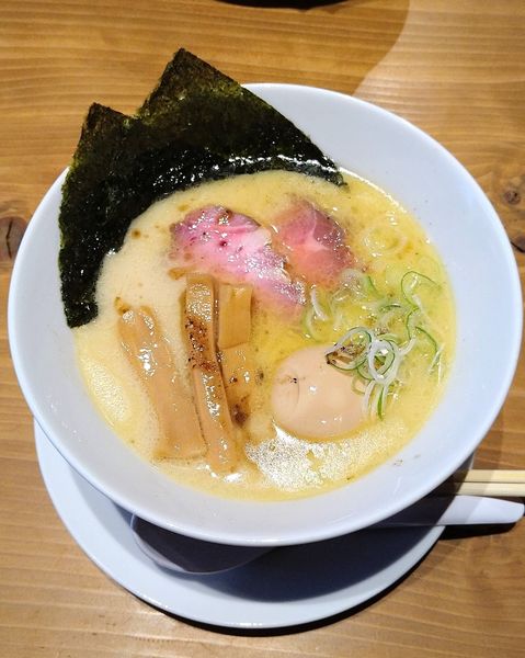 「鯛骨らぁ麺(塩)全部のせ 1000円」@鯛骨らぁ麺 あぐらの写真