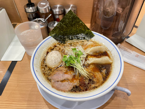 「醤油中華そばDX」@麺や マルショウ 新なにわ大食堂店の写真