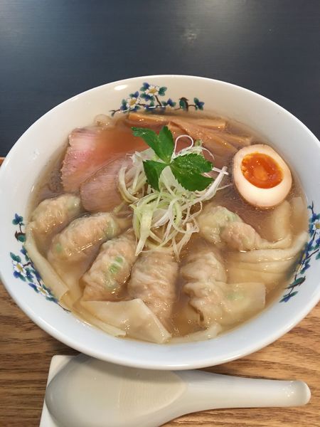 「中華蕎麦　ワンタントッピング」@豚骨清湯・自家製麺 かつらの写真