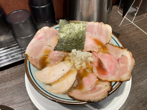 「淡麗煮干そば チャーシュー」@らーめん四恩 堀江店の写真