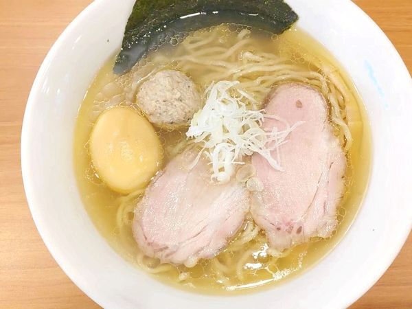 「塩らーめん＋燻製たまご」@しののめヌードルの写真