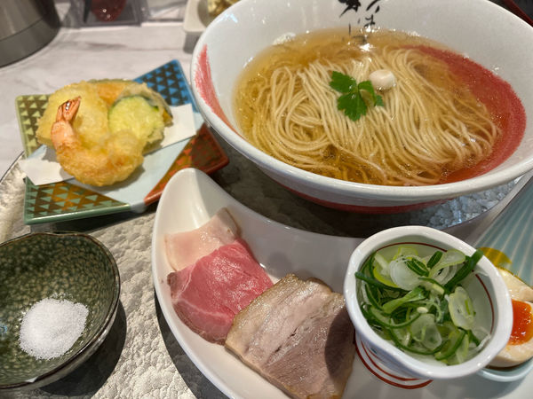「中華そば白 天ぷら付き」@らぁ麺・つけ麺 彩はにほへとの写真